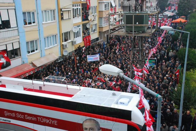 MHP LİDERi DEVLET BAHÇELİ AKHİSARLILAR İLE BULUŞTU